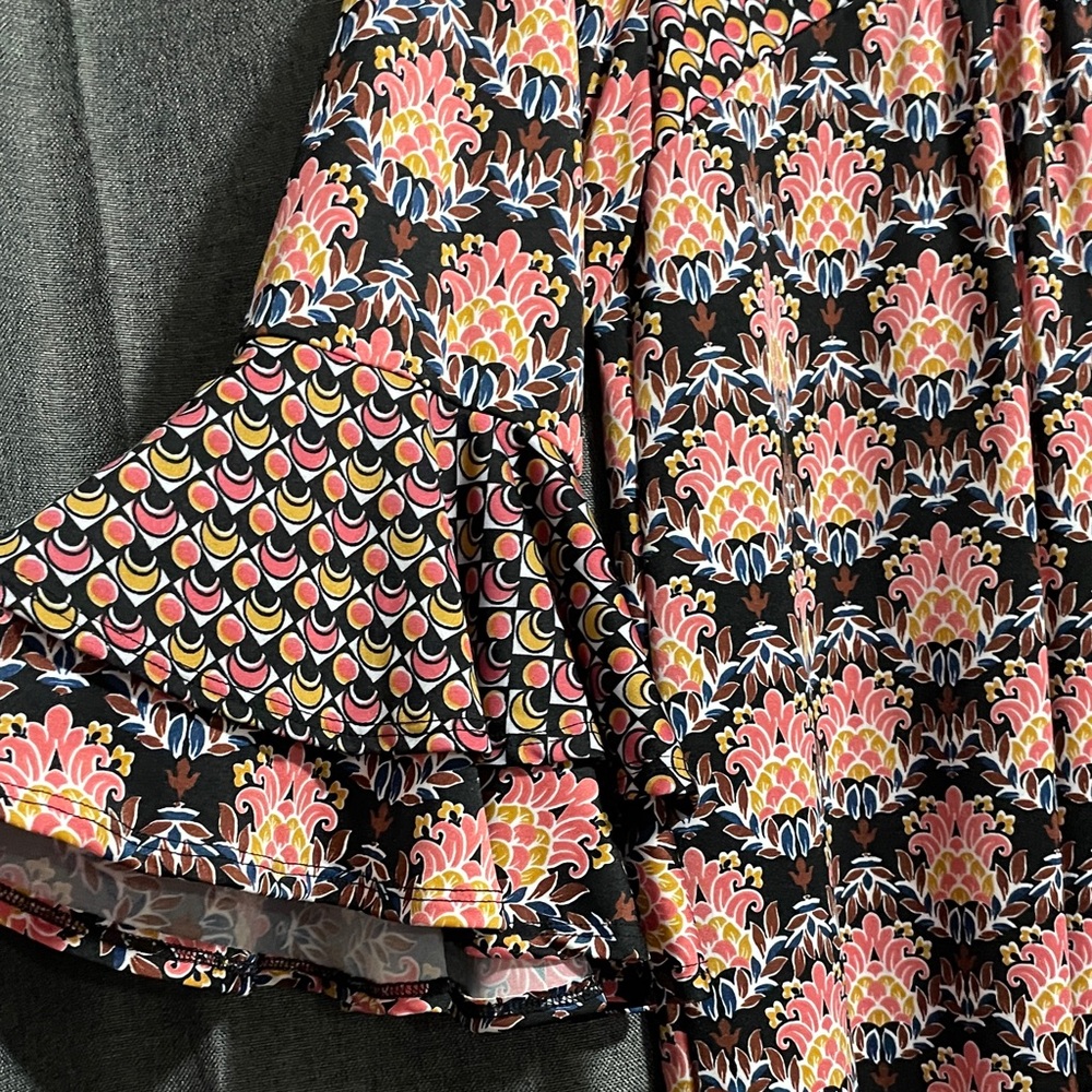 NY Collection Vibrant and Unique Blouse
